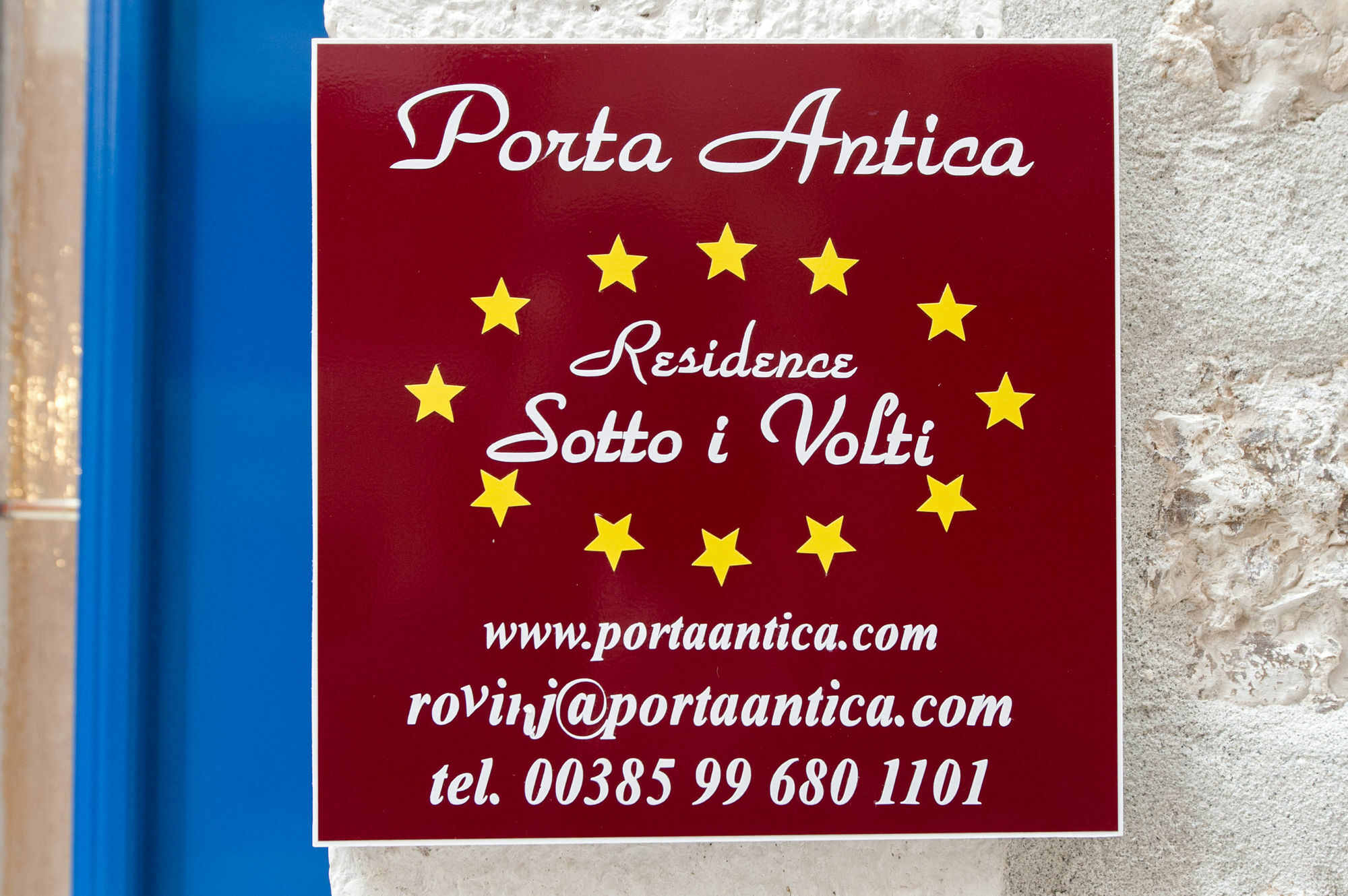 Guest House Sotto I Volti Centro Storico ロヴィニ エクステリア 写真